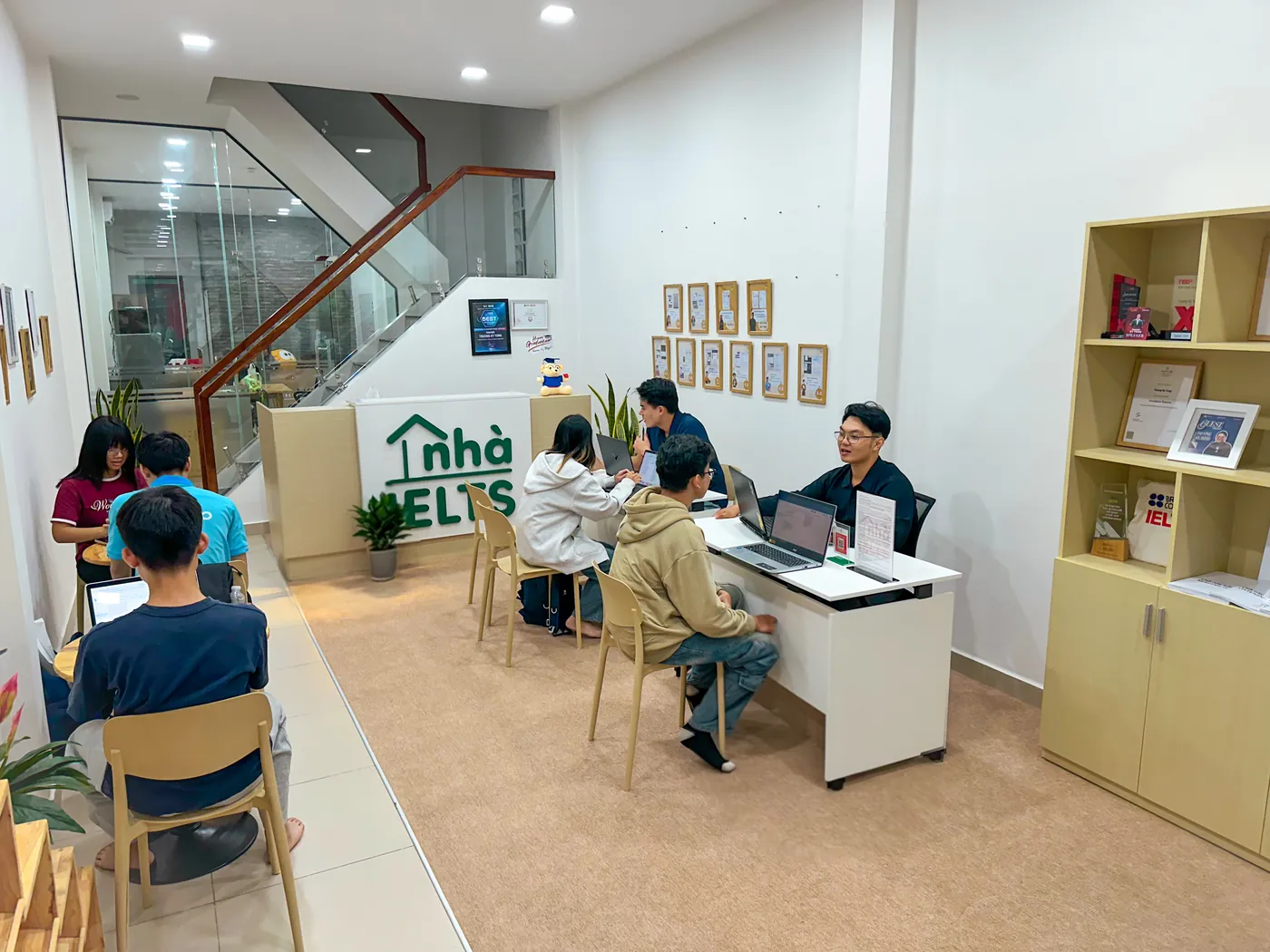Lễ tân và sảnh đón